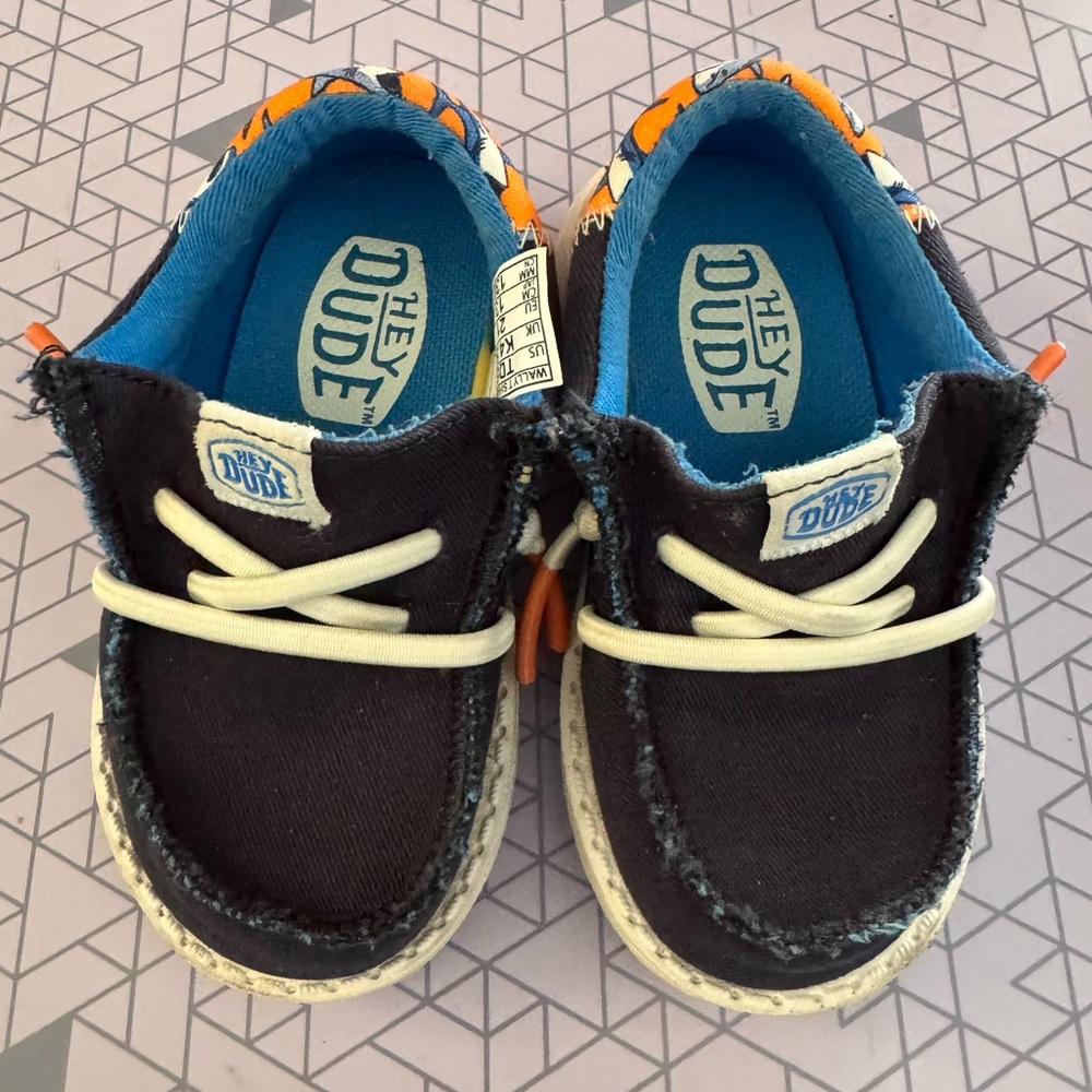 Toddler size 5 Hey Dudes